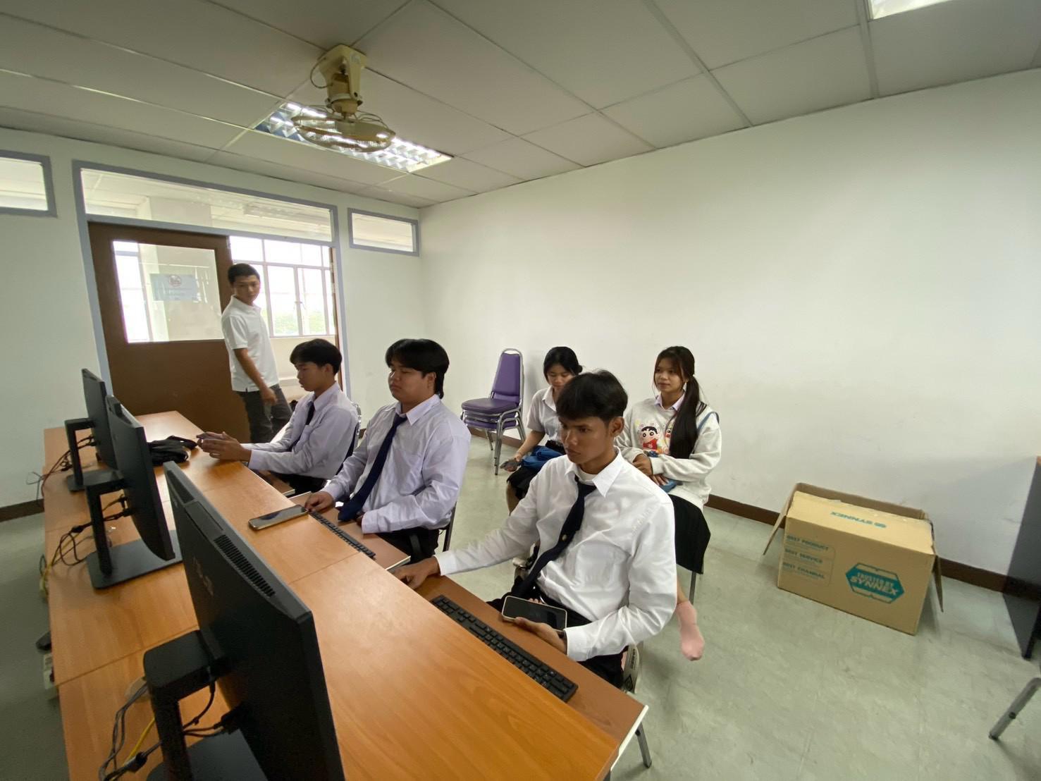 15. คณะเทคโนโลยีอุตสาหกรรม มหาวิทยาลัยราชภัฏกำแพงเพชร จัดโครงการอบรมและพัฒนาทักษะภาษาอังกฤษและมาตรฐานคอมพิวเตอร์ สำหรับนักศึกษาชั้นปีที่ 1
